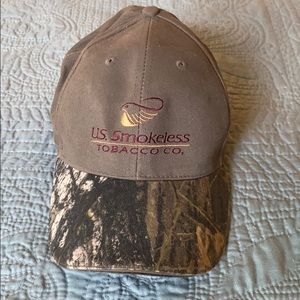 Smokeless tobacco hat